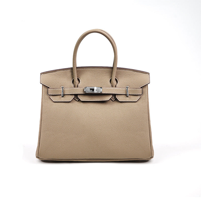 Bolsa Classic Média Couro Legítimo Barcelona Ferragem Prata
