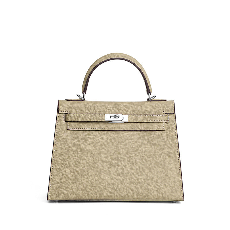 Bolsa Classic Média Couro Legítimo Madri Ferragem Prata
