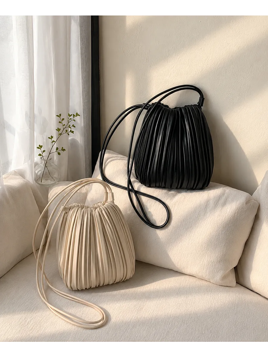 Bolsa Pequena Bucket Plissada Romy