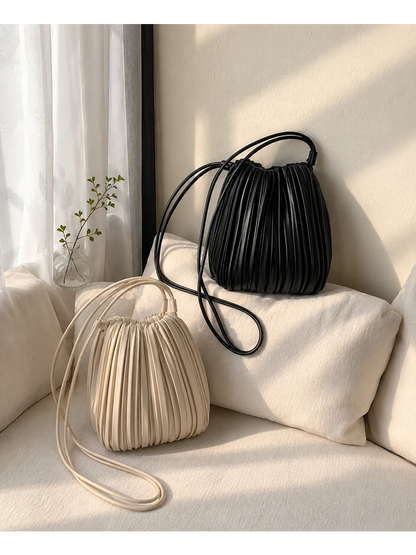 Bolsa Pequena Bucket Plissada Romy