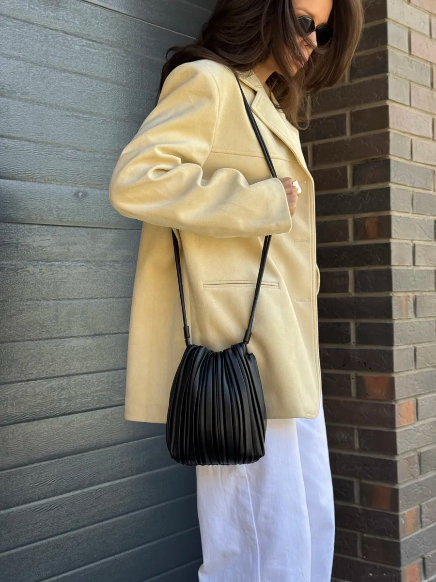 Bolsa Pequena Bucket Plissada Romy