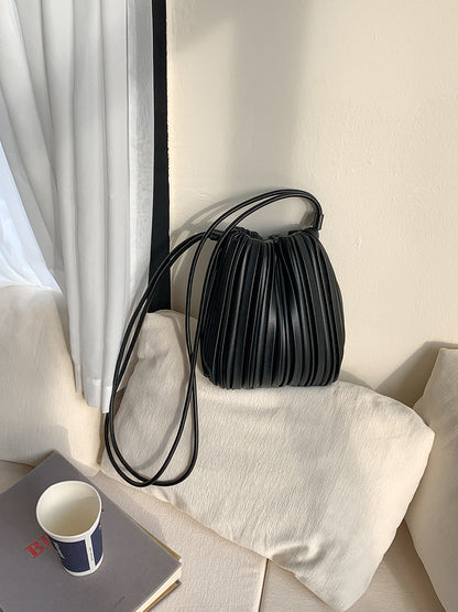 Bolsa Pequena Bucket Plissada Romy