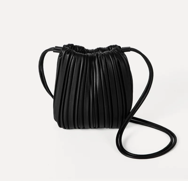 Bolsa Pequena Bucket Plissada Romy