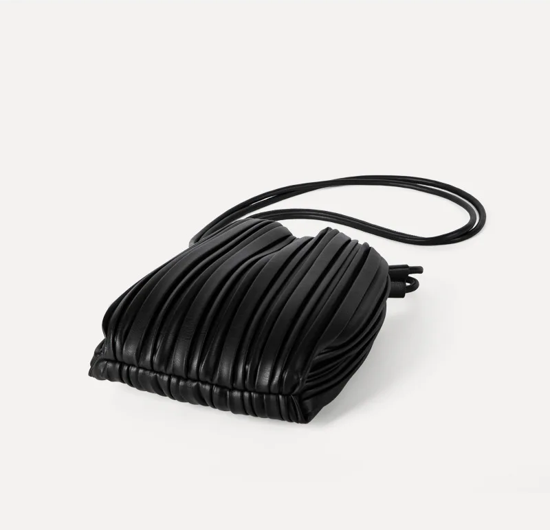 Bolsa Pequena Bucket Plissada Romy