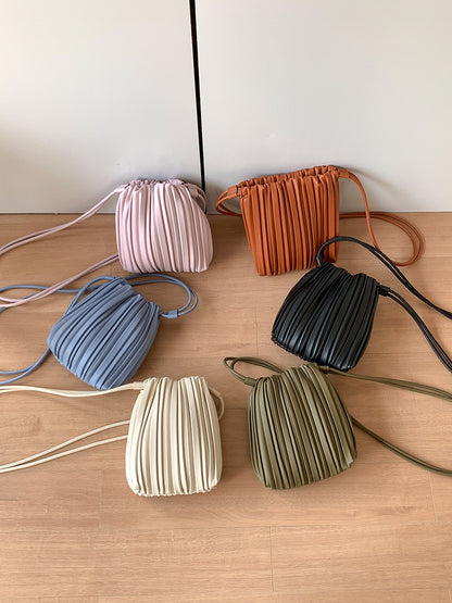 Bolsa Pequena Bucket Plissada Romy