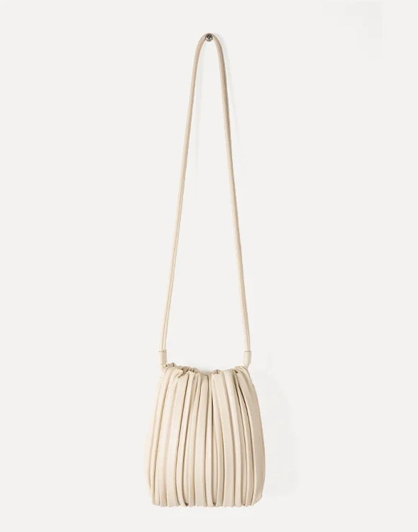 Bolsa Pequena Bucket Plissada Romy