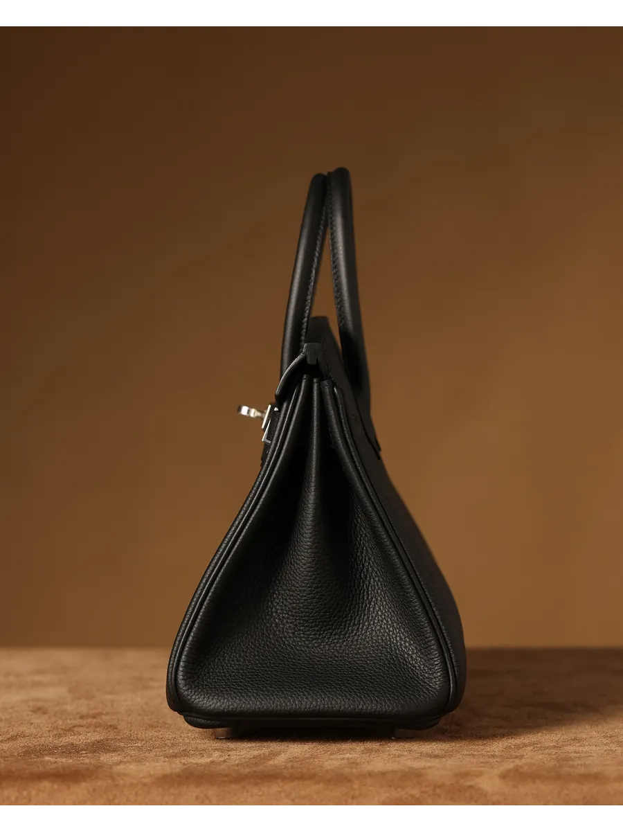 Bolsa Classic Média Couro Legítimo Barcelona Ferragem Prata