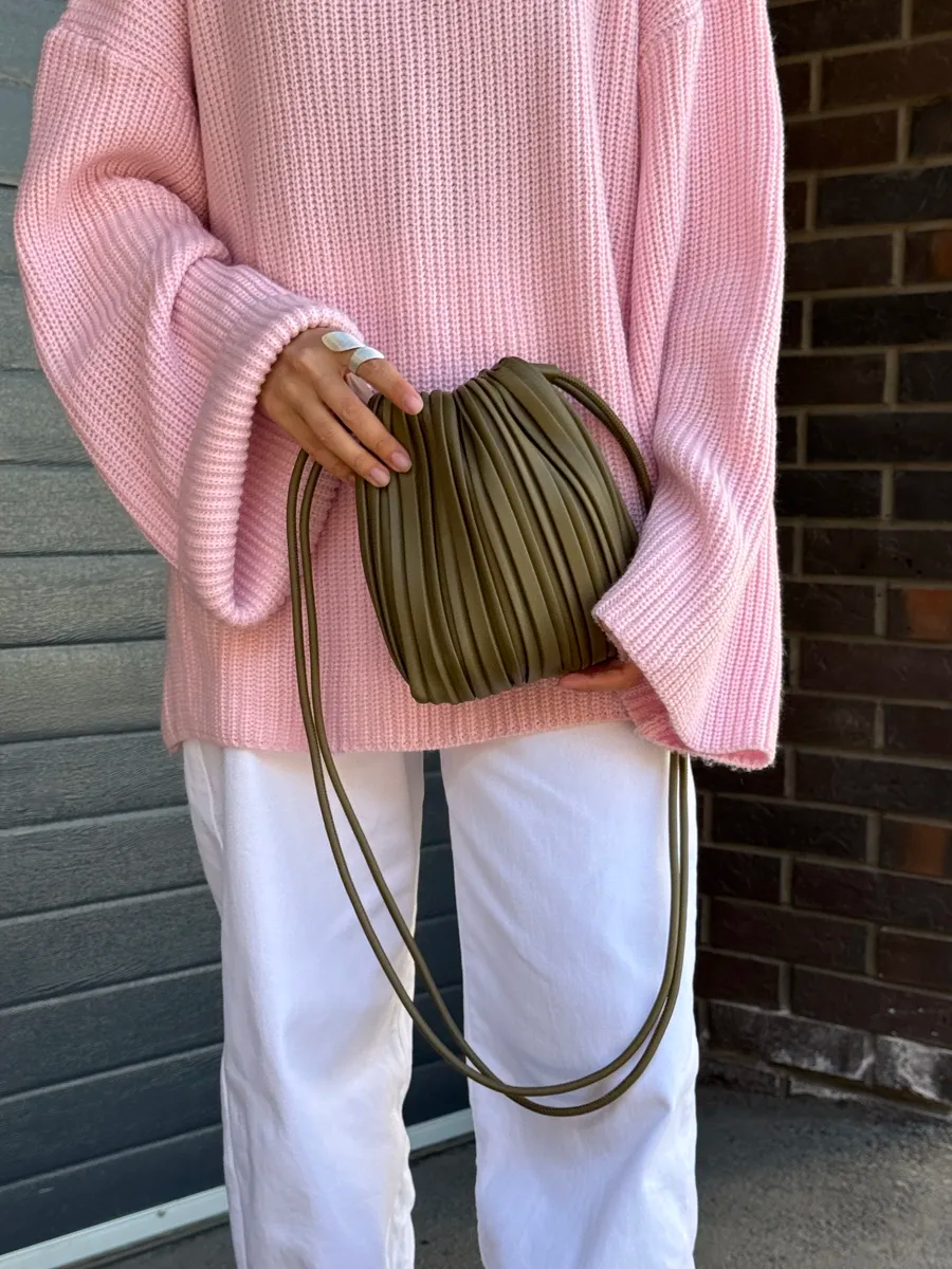 Bolsa Pequena Bucket Plissada Romy
